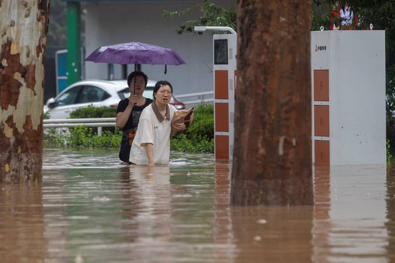 Затопленная улица в Пекине