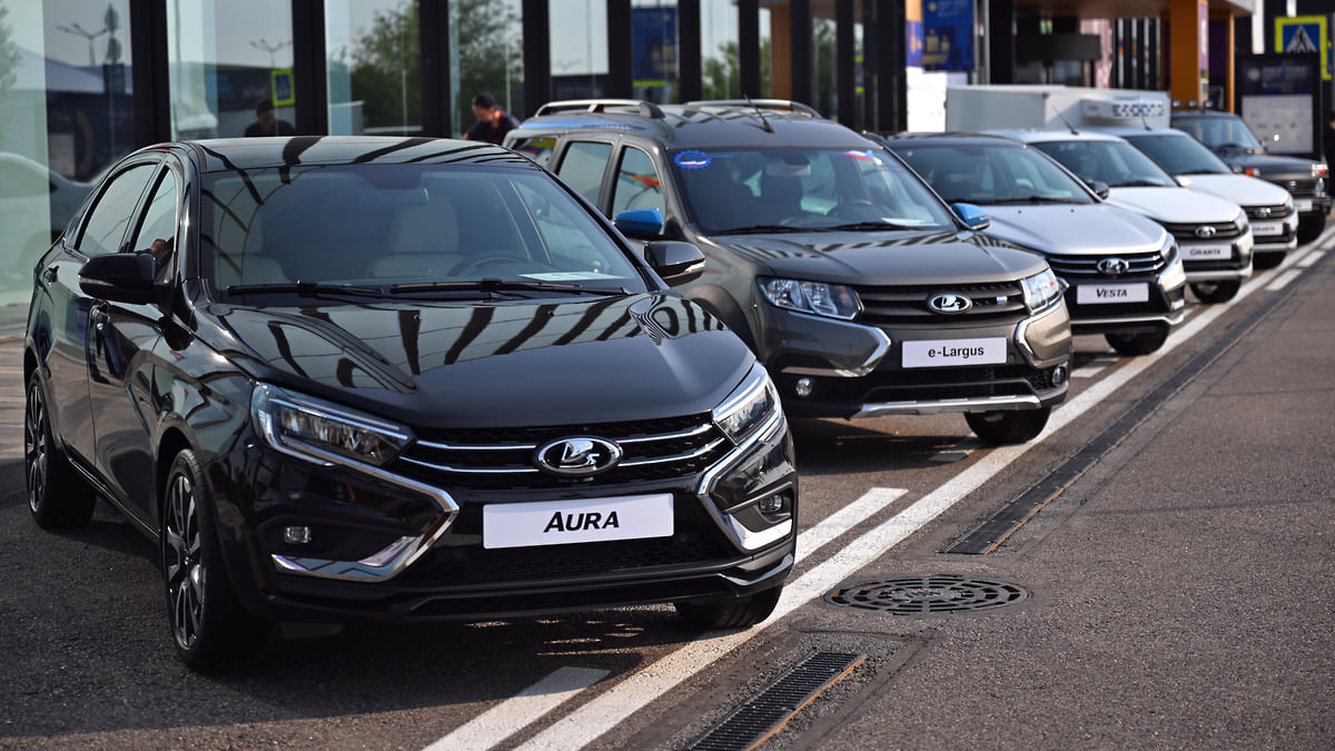 Продажи Lada в России в июле оказались почти в три раза выше прошлогоднего  показателя – Коммерсантъ