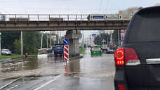На юге Екатеринбурга большие пробки из-за затопления участка дороги
