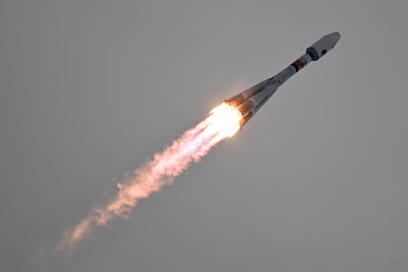 Ракеты-носитель «Союз-2.1б» выводит на орбиту станцию «Луна-25»