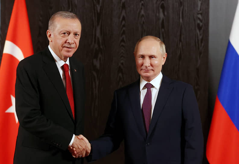 Реджеп Тайип Эрдоган (слева) и Владимир Путин во время встречи в сентябре 2022 года в Самарканде