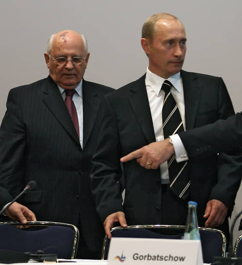 Михаил Горбачев (слева) и Владимир Путин, 2006 год