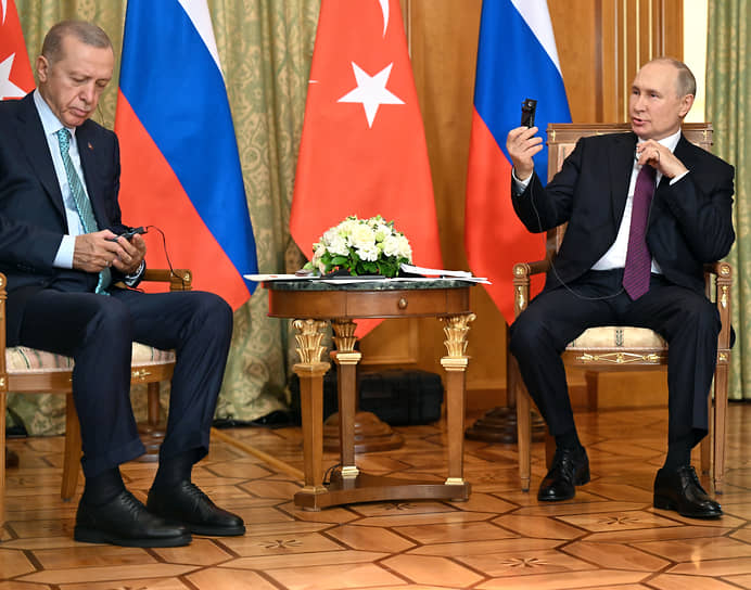 Реджеп Тайип Эрдоган (слева) и Владимир Путин во время встречи в Сочи