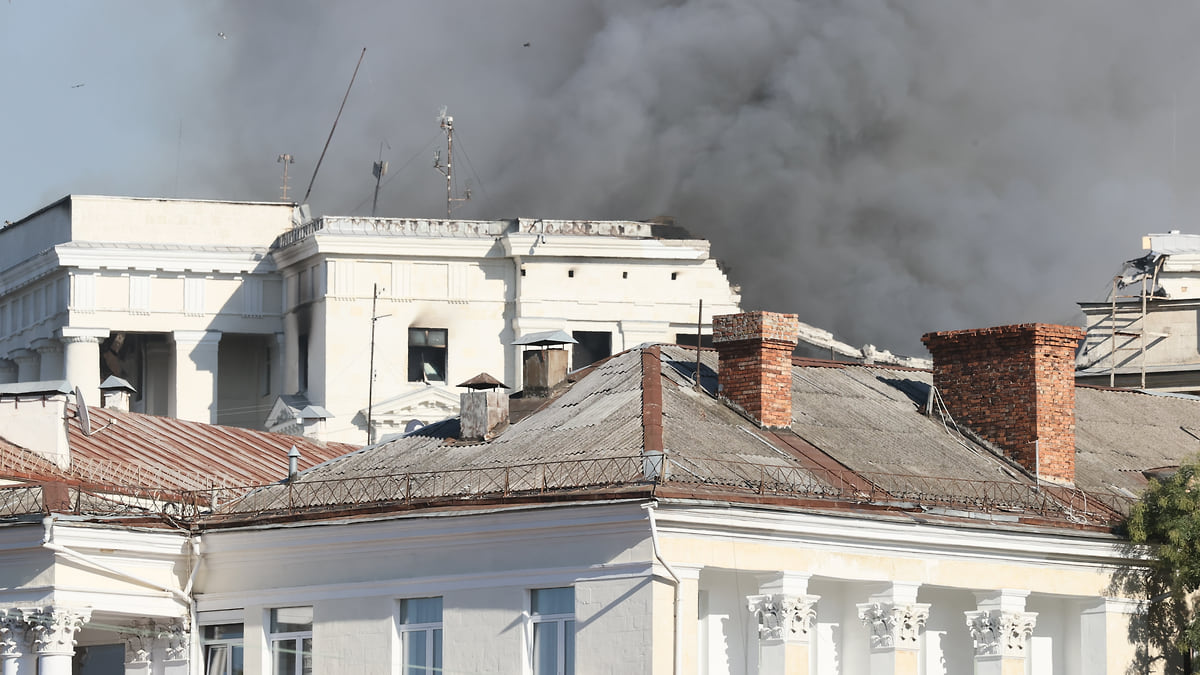 В Севастополе начали демонтировать конструкции поврежденного ракетой штаба  флота – Коммерсантъ