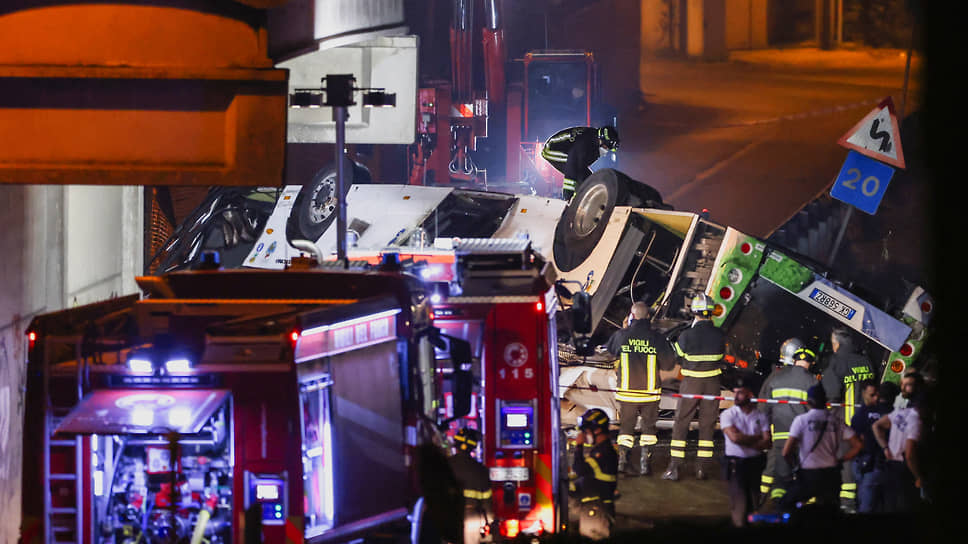 В Венеции при падении автобуса с эстакады погиб 21 человек