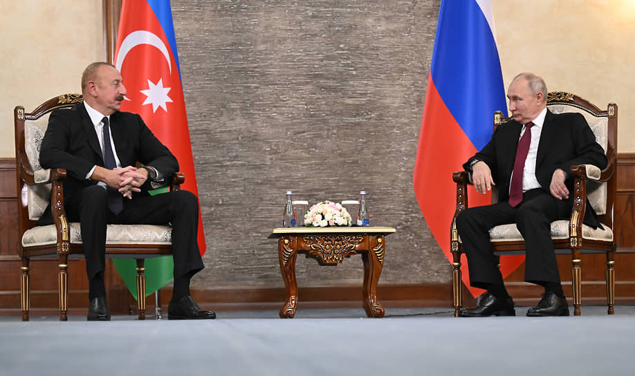 Ильхам Алиев (слева) и Владимир Путин во время встречи