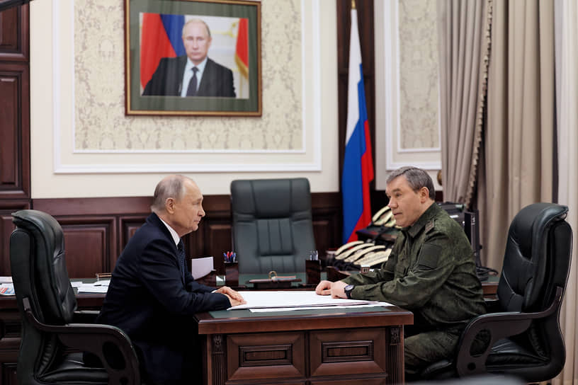 Владимир Путин (слева) и Валерий Герасимов 