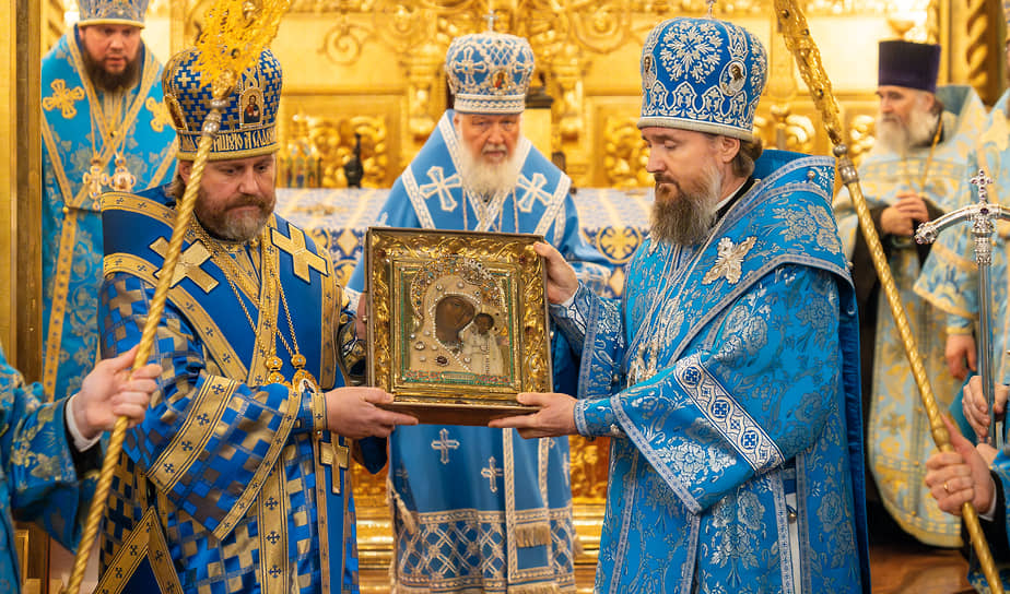 РПЦ: патриарх Кирилл представил московский список Казанской иконы ...