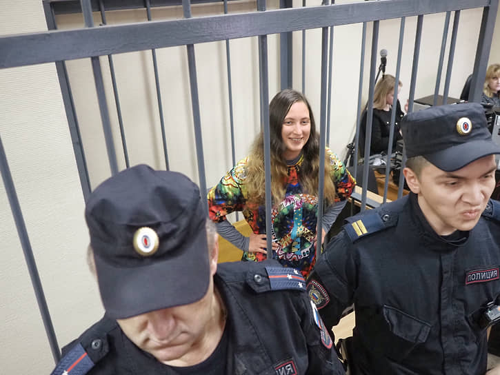 Александра Скочиленко в зале суда