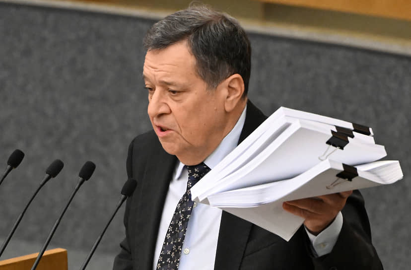 В Госдуму ко второму чтению проекта бюджета на трехлетку поступило 920 поправок