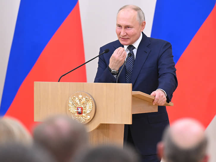 Путин встретился с представителями ЦИКа в Ново-Огарево