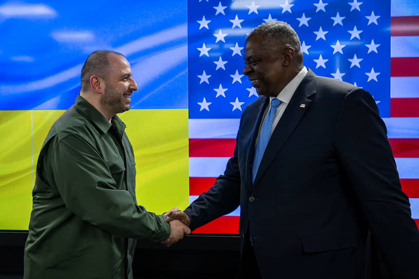 Министр обороны Украины Рустем Умеров (слева) и глава Пентагона Ллойд Остин