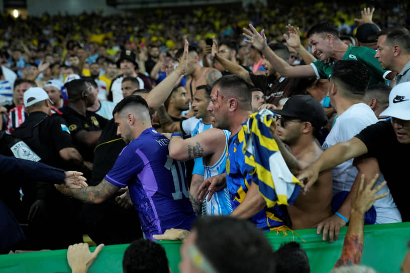 Потасовка футбольных фанатов перед отборочным матчем на чемпионат мира между Бразилией и Аргентиной 