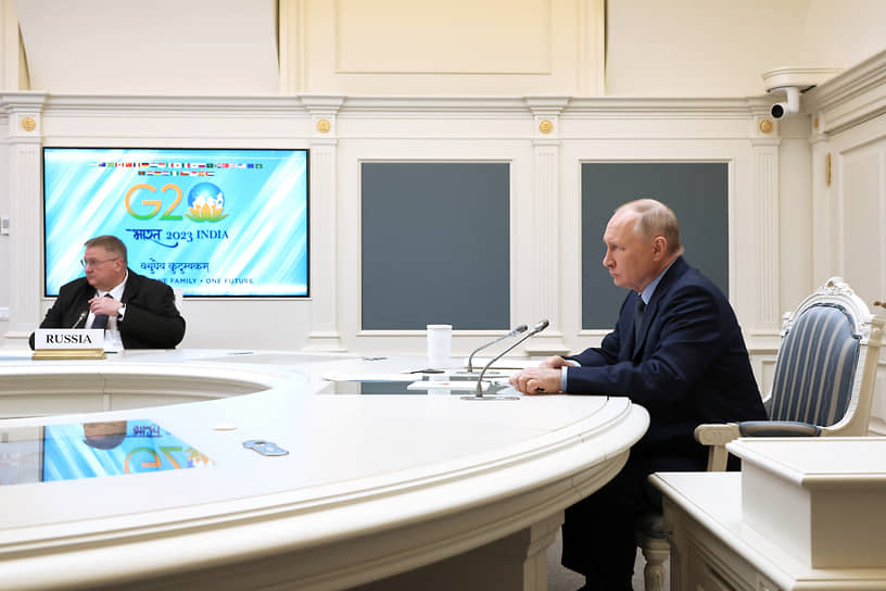 Вице-премьер Алексей Оверчук и президент Владимир Путин участвуют в саммите G20 в виртуальном формате