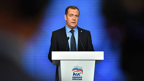 Медведев: ответ на поддержку Западом псевдооппозиции может быть асимметричным // Медведев пригрозил Западу ответом на вмешательство в дела России