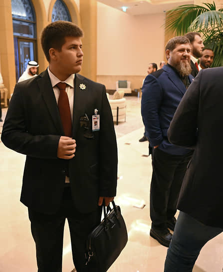 Адам Кадыров и Рамзан Кадыров (справа)