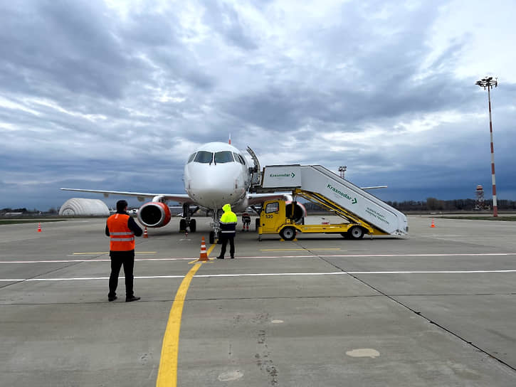 В аэропорту Краснодара сел первый с начала СВО гражданский самолет