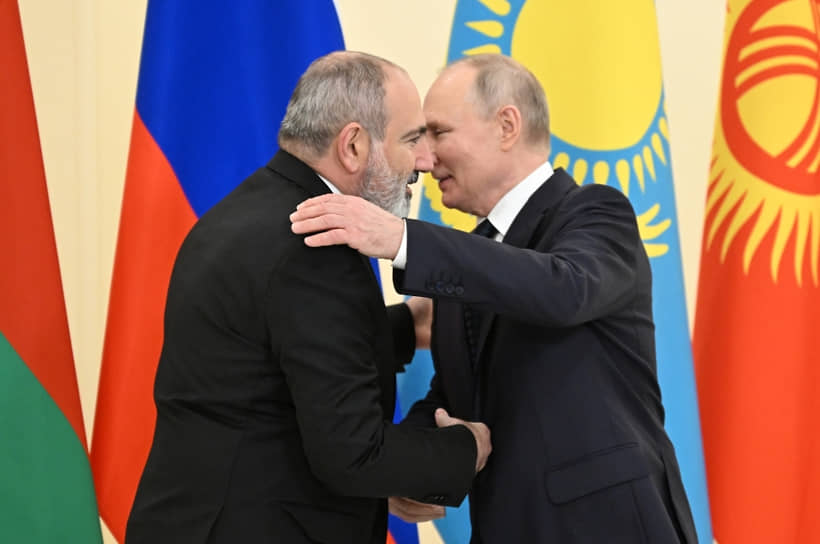 Никол Пашинян (слева) и Владимир Путин