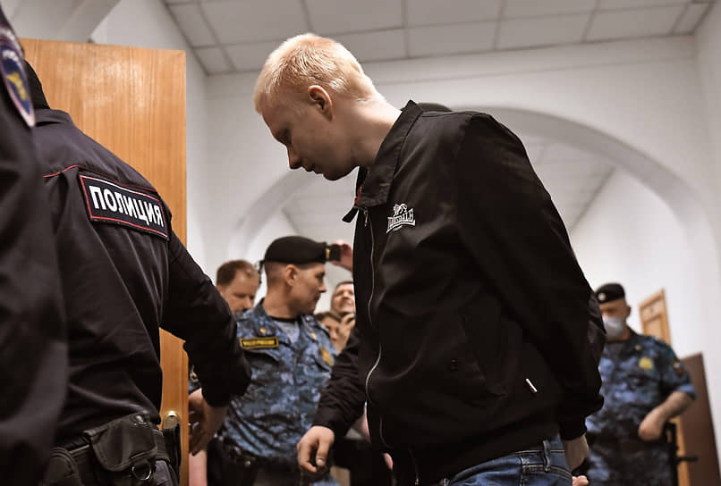Андрей Пронский перед началом заседания суда