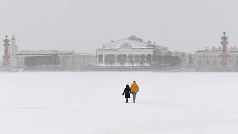 Власти Петербурга отказались от салюта на Дворцовой площади в Новый год