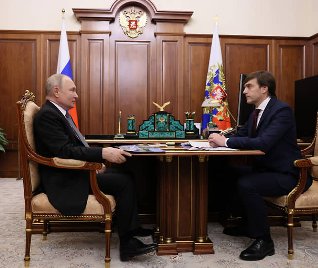 Владимир Путин (слева) и Сергей Кравцов во время встречи