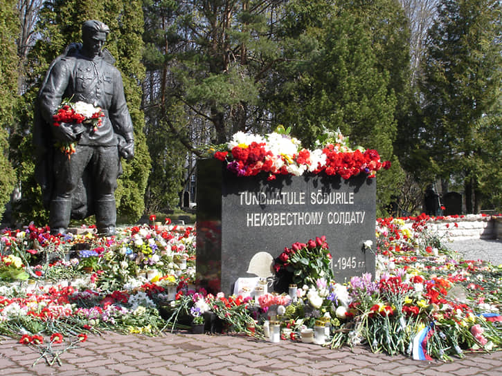 Бронзовый солдат, памятник советским воинам, павшим в Великой Отечественной войне в Таллине