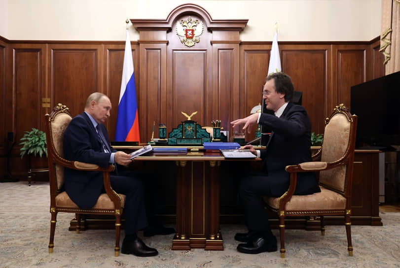 Владимир Путин (слева) и Руслан Байсаров во время встречи