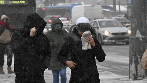 Сервисы такси сообщают о росте цен на услугу в Москве из-за метели
