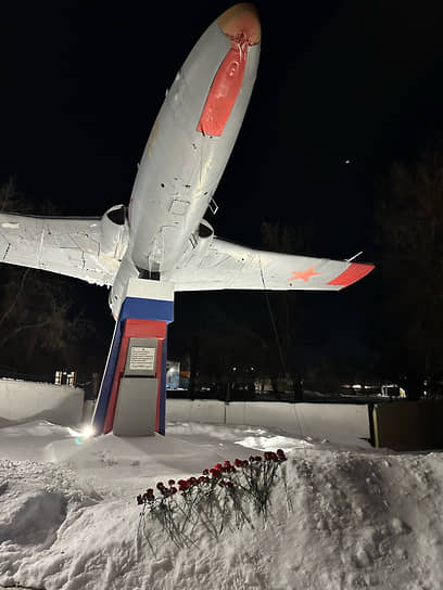 Стихийный мемориал в Авиагородке в Оренбурге в память о погибших летчиках