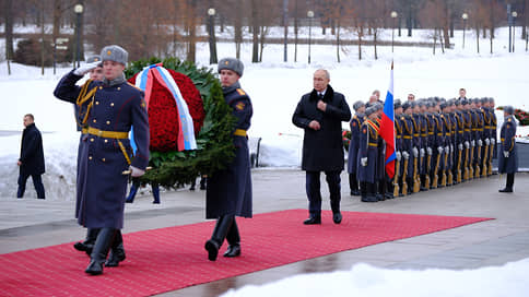 Путин возложил цветы на Невском пятачке и посетил Пискаревское кладбище