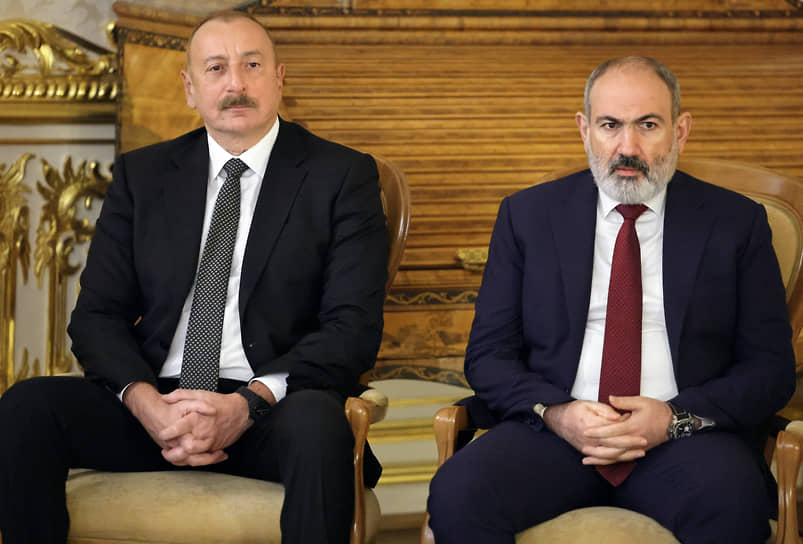 Президент Азербайджана Ильхам Алиев и премьер-министр Армении Никол Пашинян