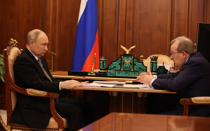Владимир Путин (слева) и Геннадий Красников во время встречи