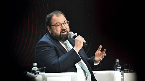 Минцифры запустит чат с использованием технологий GPT на "Госуслугах"