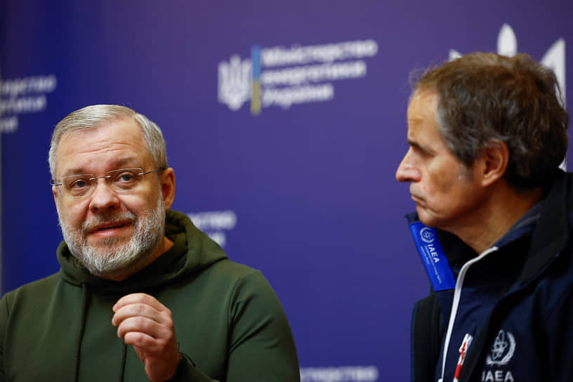 Герман Галущенко (слева) и Рафаэль Гросси во время пресс-конференции