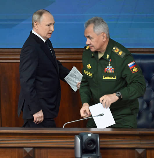 Владимир Путин (слева) и Сергей Шойгу в декабре 2023 года