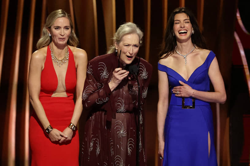 Слева направо: актрисы Эмили Блант, Энн Хэтэуэй и Мерил Стрип на вручении премии Гильдии киноактеров США