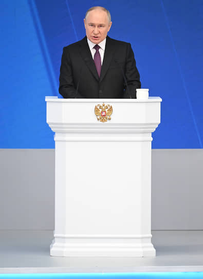 Владимир Путин во время оглашения послания Федеральному собранию
