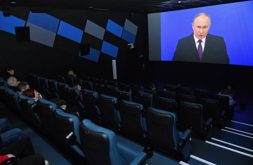 Владимир Путин во время оглашения послания Федеральному собранию