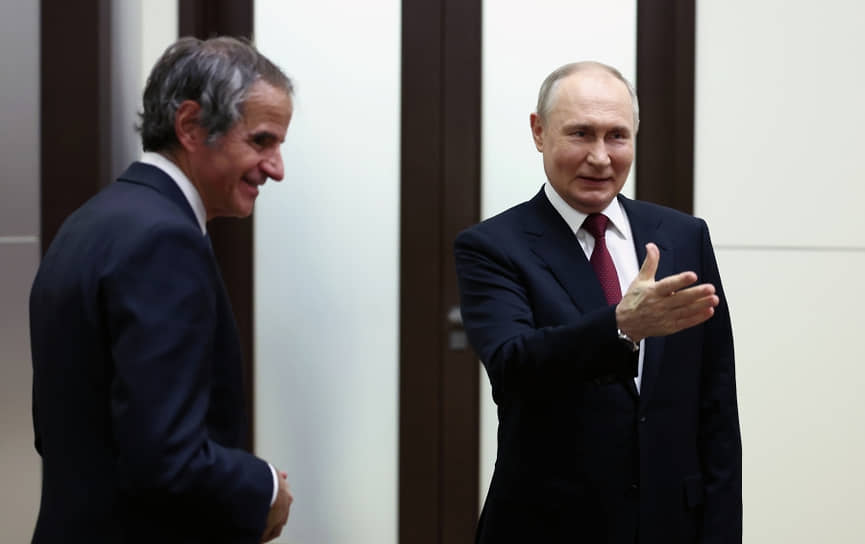 Рафаэль Гросси (слева) и Владимир Путин во время встречи в Сочи