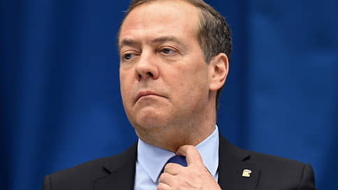 Медведев пригрозил статьей о госизмене нарушителям на выборах президента России