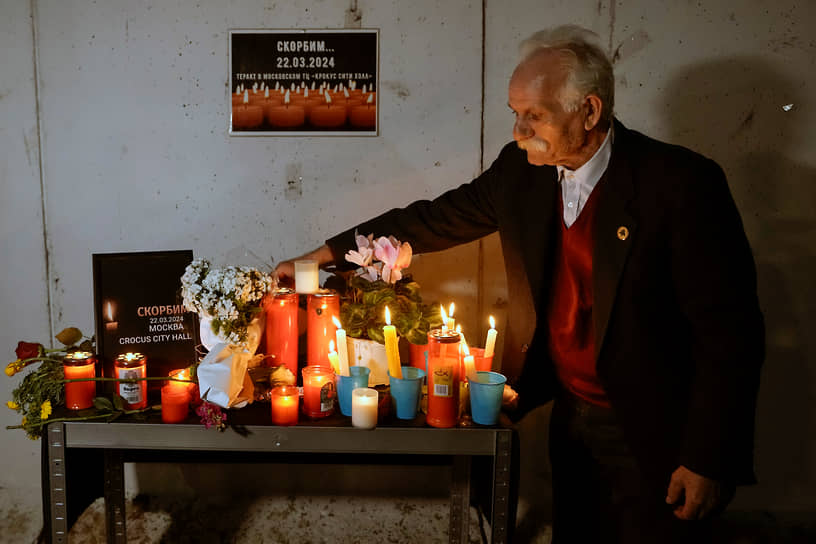 Бейрут, Ливан. Местные жители зажигают свечи в знак солидарности с Россией