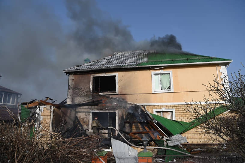 Жилой дом, поврежденный в результате обстрела Белгорода