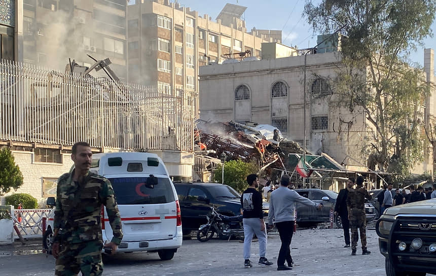 Комплекс зданий посольства Ирана после удара по нему