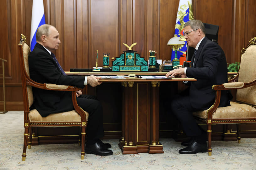 Президент России Владимир Путин (слева) и глава Республики Башкортостан Радий Хабиров