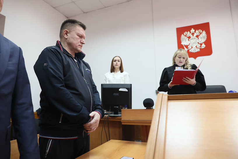 Евгений Тетерин (слева) во время судебного заседания