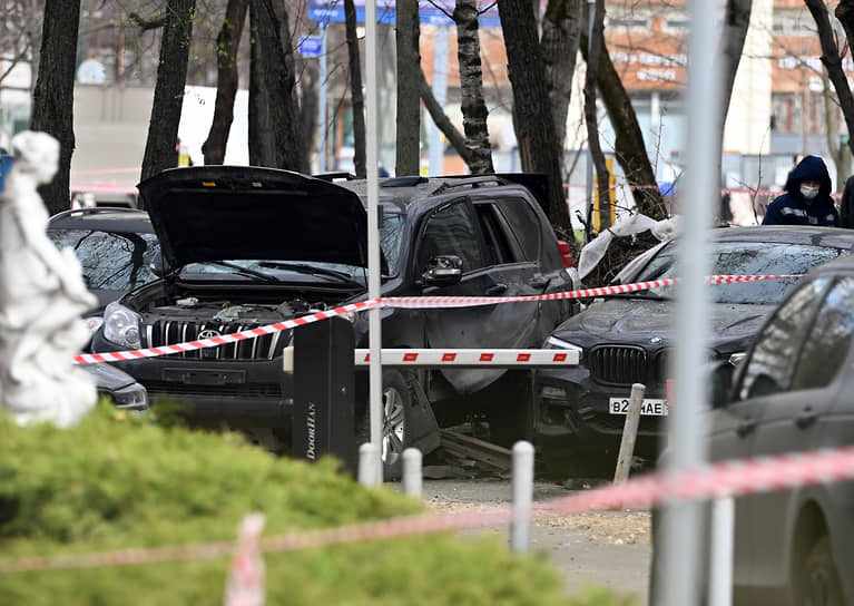 Место, где взорвали автомобиль Toyota Land Cruiser Prado, принадлежавший бывшему подполковнику Службы безопасности Украины Василию Прозорову