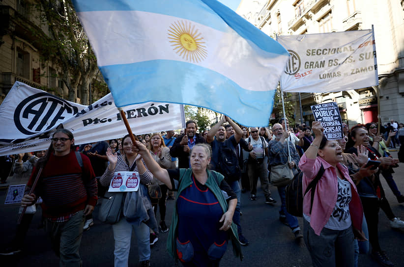В Аргентине прошли массовые протесты против реформ в сфере университетского образования, проводимых президентом страны Хавьером Милеем