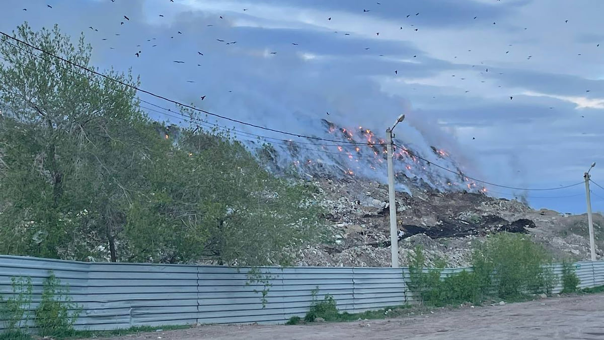 В Новосибирске прошел «пластиковый дождь» после пожара на полигоне ТКО –  Коммерсантъ