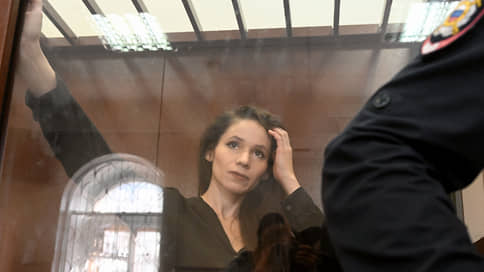 Суд продлил арест обвиненной в экстремизме журналистке Фаворской