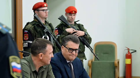 Суд оставил в СИЗО обвиняемого в мошенничестве генерала Попова